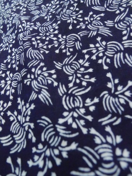 画像9: K0526Q  浴衣(日本製) 女性用着物 1970-1980年代 綿   藍, 花 【中古】 【USED】 【リサイクル】 ★★★☆☆ (9)
