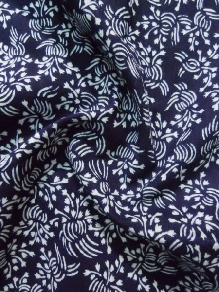 画像12: K0526Q  浴衣(日本製) 女性用着物 1970-1980年代 綿   藍, 花 【中古】 【USED】 【リサイクル】 ★★★☆☆ (12)