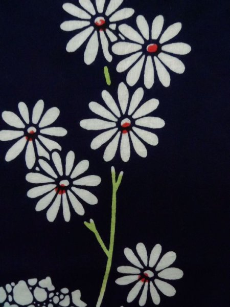 画像8: K0526U  注染浴衣 女性用着物 1970-1980年代 綿   藍, 花 【中古】 【USED】 【リサイクル】 ★★★☆☆ (8)