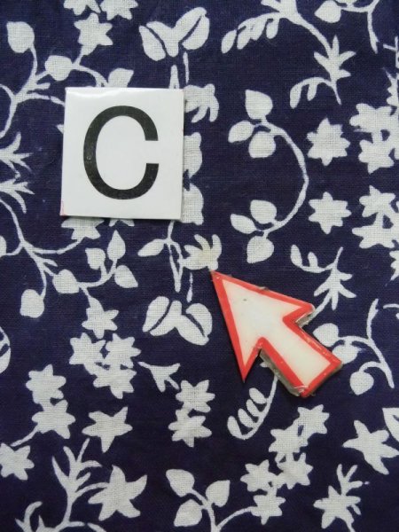 画像16: K0527A  浴衣（日本製） 女性用着物 1970-1980年代 綿   藍, 花 【中古】 【USED】 【リサイクル】 ★★☆☆☆ (16)