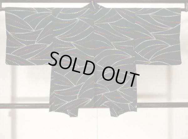 画像2: K0609M  羽織 女性用着物  シルク(正絹)   黒, 抽象的模様 【中古】 【USED】 【リサイクル】 ★★☆☆☆ (2)