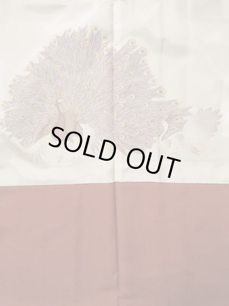 画像3: K0616G  羽織 女性用着物 裏地に孔雀柄 シルク(正絹) 淡い  オレンジ, 抽象的模様 【中古】 【USED】 【リサイクル】 ★★★★☆ (3)