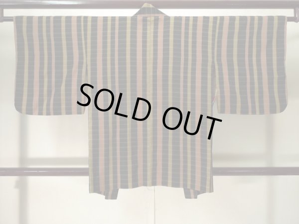 画像2: K0616K  羽織 女性用着物  シルク(正絹)   黒, チェック柄 【中古】 【USED】 【リサイクル】 ★☆☆☆☆ (2)