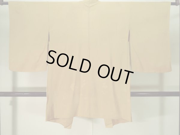 画像2: K0616R  羽織 女性用着物 桐、桔梗、流水、えがすみ、御所車の地紋 シルク(正絹)   山吹,  【中古】 【USED】 【リサイクル】 ★★☆☆☆ (2)