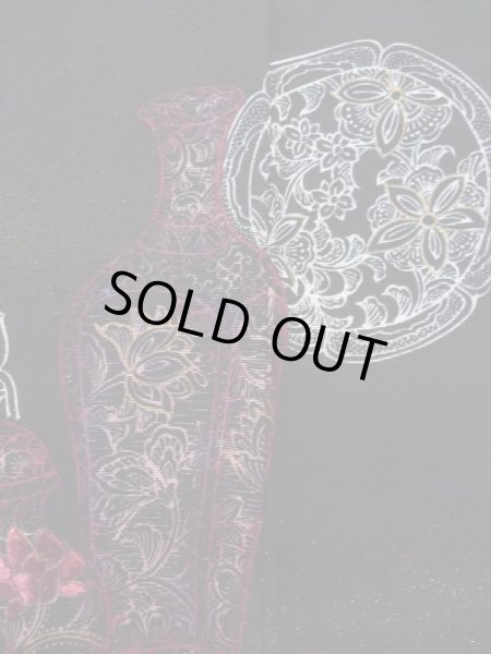 画像4: K0714A  羽織 女性用着物 陶器 シルク(正絹)   黒, 唐花 【中古】 【USED】 【リサイクル】 ★★★☆☆ (4)