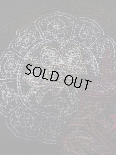 画像5: K0714A  羽織 女性用着物 陶器 シルク(正絹)   黒, 唐花 【中古】 【USED】 【リサイクル】 ★★★☆☆ (5)