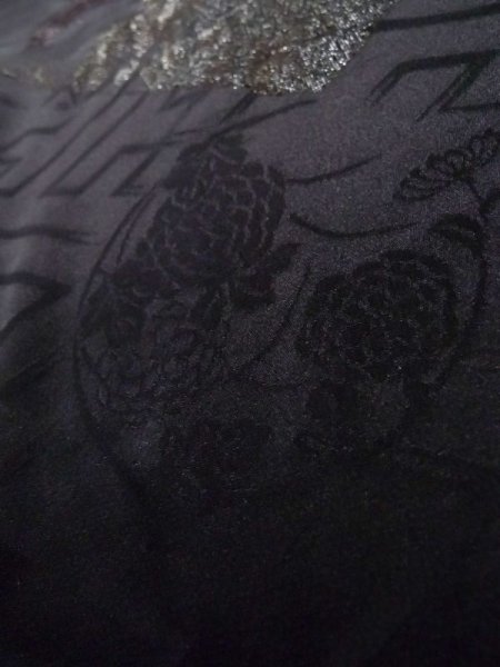 画像9: K0714B  羽織 女性用着物  シルク(正絹)   黒, 梅 【中古】 【USED】 【リサイクル】 ★★★★☆ (9)