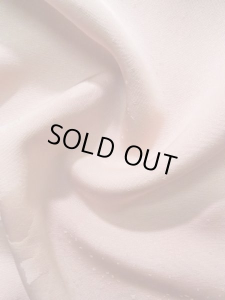 画像12: K0714U  道行 女性用着物  シルク（正絹） 淡い 薄い ピンク, 抽象的模様 【中古】 【USED】 【リサイクル】 ★★☆☆☆ (12)