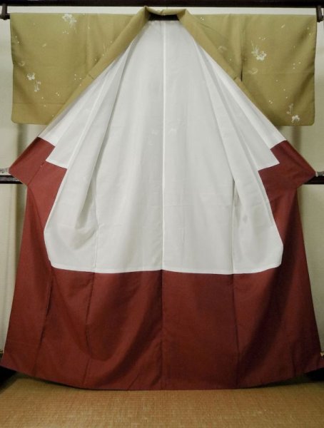 画像2: K0728K  小紋 女性用着物  化繊 淡い  ブラウン(茶色), 花 【中古】 【USED】 【リサイクル】 ★★☆☆☆ (2)