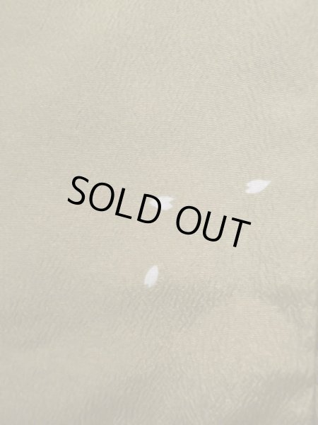 画像7: K0728K  小紋 女性用着物  化繊 淡い  ブラウン（茶色）, 花 【中古】 【USED】 【リサイクル】 ★★☆☆☆ (7)