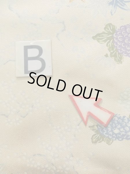 画像17: K0728U  小紋 女性用着物  シルク(正絹) 薄い  クリーム, 菊 【中古】 【USED】 【リサイクル】 ★★★☆☆ (17)