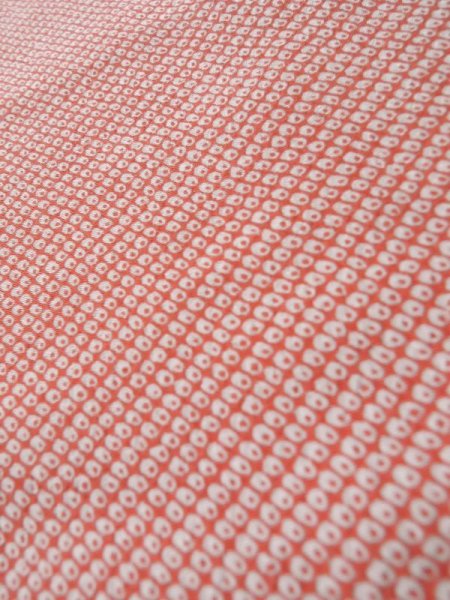 画像7: K0818O  小紋 女性用着物  シルク(正絹) 淡い  朱赤, かのこ 【中古】 【USED】 【リサイクル】 ★★★☆☆ (7)