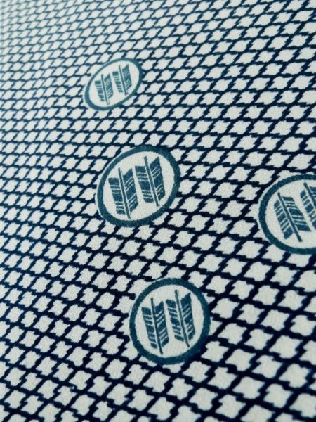 画像11: K0818R  小紋 女性用着物 丸に並び矢 シルク(正絹)   青, 松皮菱 【中古】 【USED】 【リサイクル】 ★★★☆☆ (11)