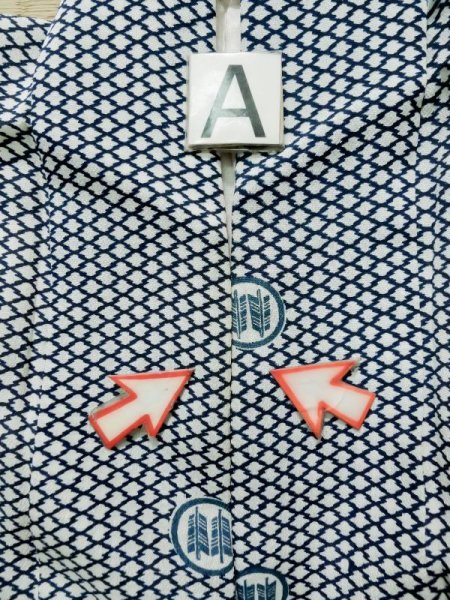 画像15: K0818R  小紋 女性用着物 丸に並び矢 シルク(正絹)   青, 松皮菱 【中古】 【USED】 【リサイクル】 ★★★☆☆ (15)