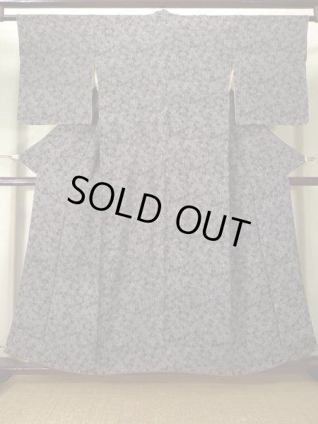 画像1: K0820K  江戸小紋 女性用着物  シルク（正絹）   黒, 氷割 【中古】 【USED】 【リサイクル】 ★★☆☆☆ (1)