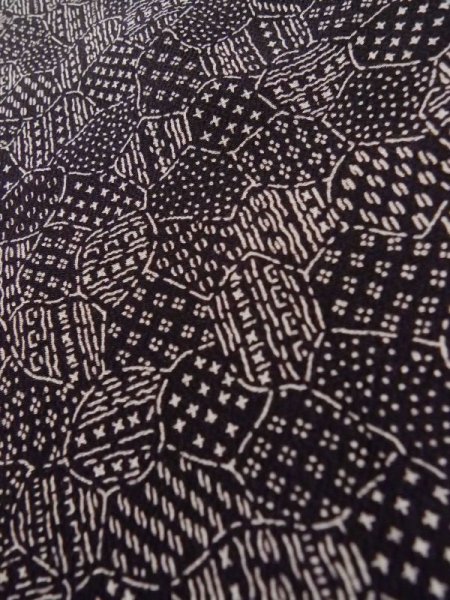 画像8: K0820K  江戸小紋 女性用着物  シルク(正絹)   黒, 氷割 【中古】 【USED】 【リサイクル】 ★★☆☆☆ (8)