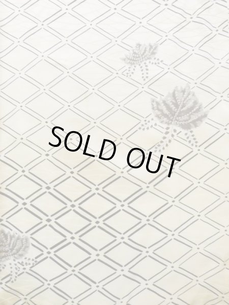 画像5: K0820M  小紋 女性用着物 地紋：芝草 シルク（正絹） 薄い  オフ　ホワイト, 桐 【中古】 【USED】 【リサイクル】 ★☆☆☆☆ (5)