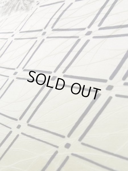 画像10: K0820M  小紋 女性用着物 地紋：芝草 シルク（正絹） 薄い  オフ　ホワイト, 桐 【中古】 【USED】 【リサイクル】 ★☆☆☆☆ (10)