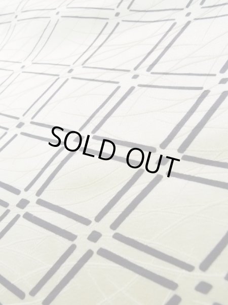 画像11: K0820M  小紋 女性用着物 地紋：芝草 シルク（正絹） 薄い  オフ　ホワイト, 桐 【中古】 【USED】 【リサイクル】 ★☆☆☆☆ (11)