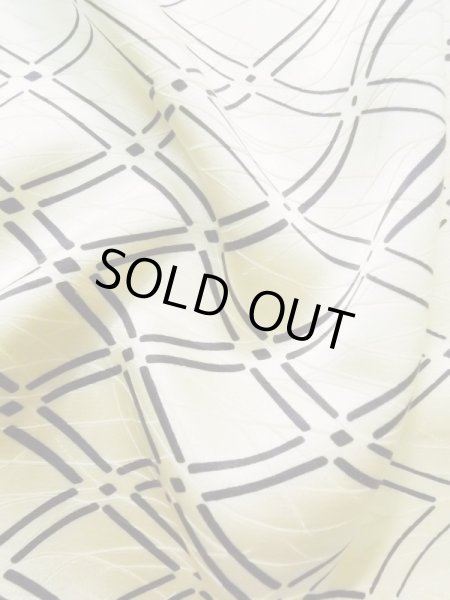 画像13: K0820M  小紋 女性用着物 地紋：芝草 シルク（正絹） 薄い  オフ　ホワイト, 桐 【中古】 【USED】 【リサイクル】 ★☆☆☆☆ (13)