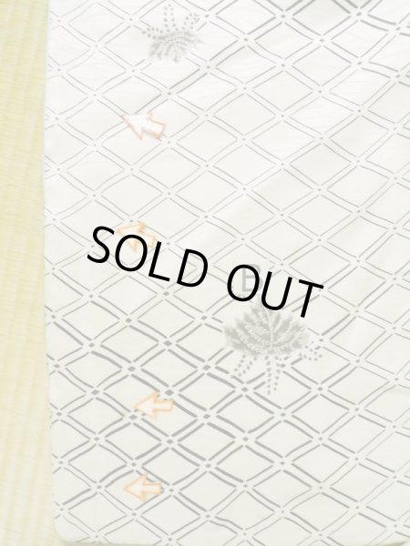 画像16: K0820M  小紋 女性用着物 地紋：芝草 シルク（正絹） 薄い  オフ　ホワイト, 桐 【中古】 【USED】 【リサイクル】 ★☆☆☆☆ (16)