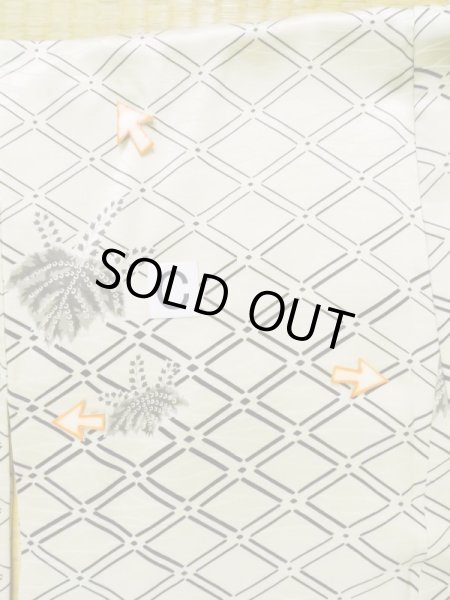 画像17: K0820M  小紋 女性用着物 地紋：芝草 シルク（正絹） 薄い  オフ　ホワイト, 桐 【中古】 【USED】 【リサイクル】 ★☆☆☆☆ (17)