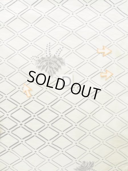 画像18: K0820M  小紋 女性用着物 地紋：芝草 シルク（正絹） 薄い  オフ　ホワイト, 桐 【中古】 【USED】 【リサイクル】 ★☆☆☆☆ (18)