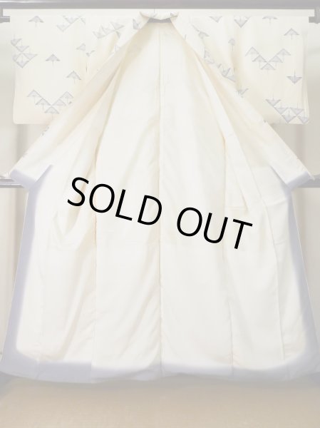 画像2: K0820W  小紋 女性用着物  シルク（正絹）   オフ　ホワイト, 鳥 【中古】 【USED】 【リサイクル】 ★★☆☆☆ (2)