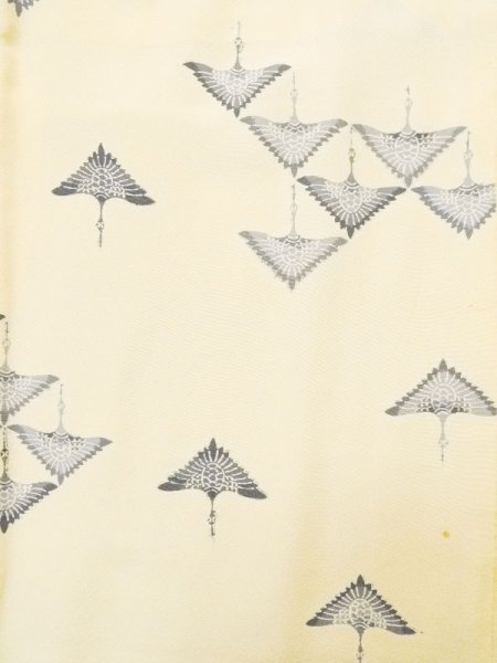 画像3: K0820W  小紋 女性用着物  シルク（正絹）   オフ　ホワイト, 鳥 【中古】 【USED】 【リサイクル】 ★★☆☆☆ (3)