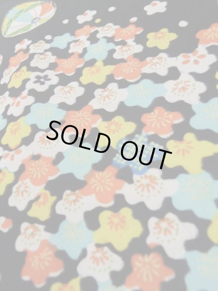 画像9: K1008C  羽織 女性用着物 毬 シルク(正絹)   黒, 梅 【中古】 【USED】 【リサイクル】 ★★★☆☆ (9)