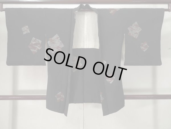 画像1: K1008J  羽織 女性用着物  シルク（正絹）   黒, 唐草 【中古】 【USED】 【リサイクル】 ★★★☆☆ (1)