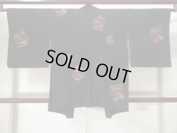 画像2: K1008J  羽織 女性用着物  シルク（正絹）   黒, 唐草 【中古】 【USED】 【リサイクル】 ★★★☆☆ (2)