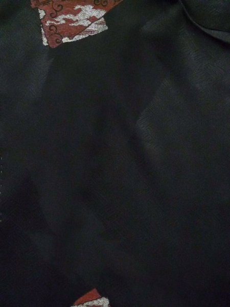画像4: K1008J  羽織 女性用着物  シルク(正絹)   黒, 唐草 【中古】 【USED】 【リサイクル】 ★★★☆☆ (4)