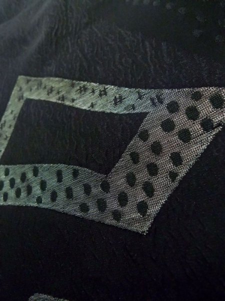 画像12: K1008S Mint  羽織 女性用着物  シルク(正絹)   黒, 抽象的模様 【中古】 【USED】 【リサイクル】 ★★★★☆ (12)