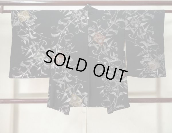 画像2: K1008U  羽織 女性用着物  シルク（正絹）   黒, 花 【中古】 【USED】 【リサイクル】 ★★★☆☆ (2)