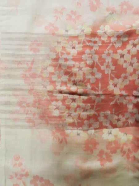 画像4: K1027N  羽織 女性用着物  シルク(正絹) 淡い 薄い ピンク, 花 【中古】 【USED】 【リサイクル】 ★☆☆☆☆ (4)