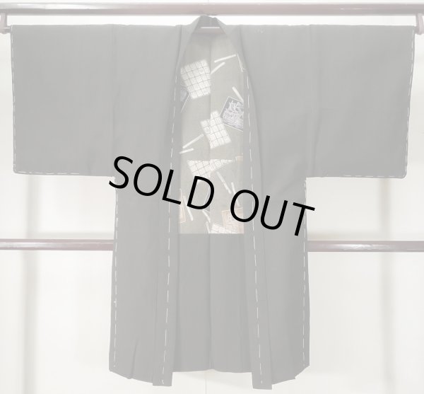 画像1: K1104P  羽織 男性用着物 裏：レアデザイン シルク（正絹） ダークな  ブラウン（茶色）,  【中古】 【USED】 【リサイクル】 ★☆☆☆☆ (1)