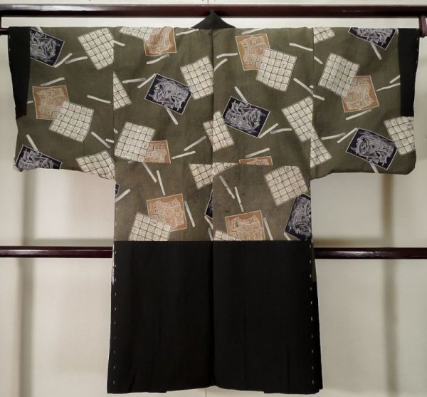 画像3: K1104P  羽織 男性用着物 裏:レアデザイン シルク(正絹) ダークな  ブラウン(茶色),  【中古】 【USED】 【リサイクル】 ★☆☆☆☆ (3)