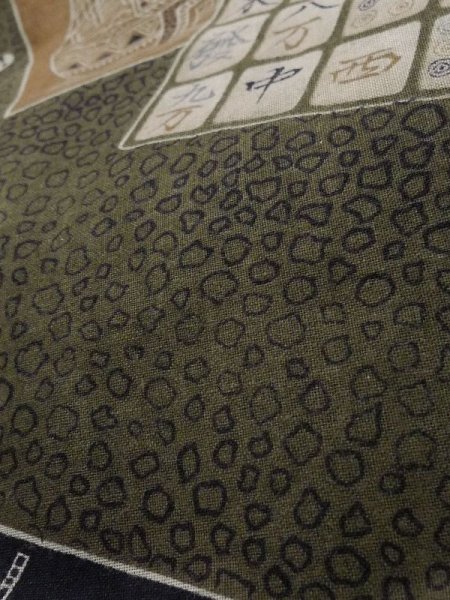 画像10: K1104P  羽織 男性用着物 裏:レアデザイン シルク(正絹) ダークな  ブラウン(茶色),  【中古】 【USED】 【リサイクル】 ★☆☆☆☆ (10)