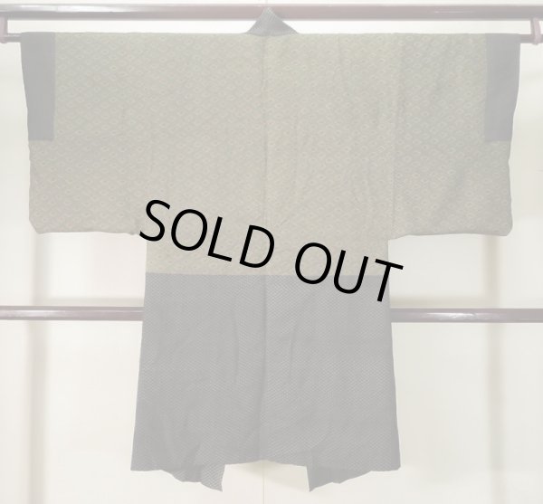 画像3: K1104Q  羽織 男性用着物 珍しい柄です。裏:更紗 シルク(正絹) ダークな  ブラウン(茶色), 花菱 【中古】 【USED】 【リサイクル】 ★★★☆☆ (3)