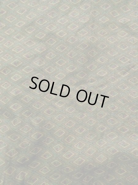 画像4: K1104Q  羽織 男性用着物 珍しい柄です。裏:更紗 シルク(正絹) ダークな  ブラウン(茶色), 花菱 【中古】 【USED】 【リサイクル】 ★★★☆☆ (4)