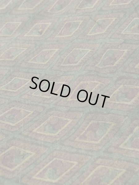 画像7: K1104Q  羽織 男性用着物 珍しい柄です。裏:更紗 シルク(正絹) ダークな  ブラウン(茶色), 花菱 【中古】 【USED】 【リサイクル】 ★★★☆☆ (7)