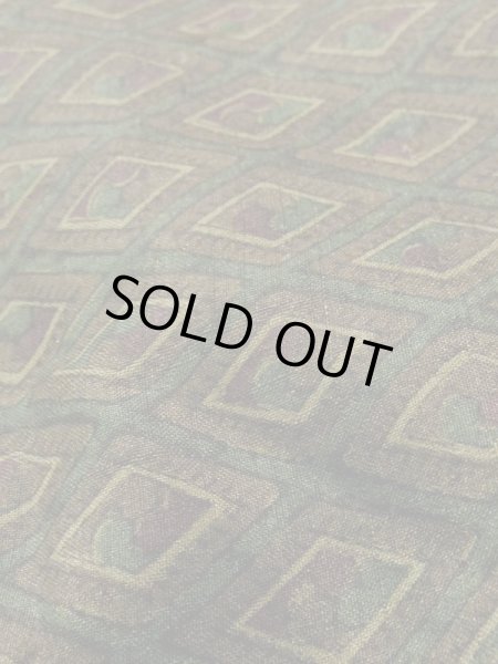 画像8: K1104Q  羽織 男性用着物 珍しい柄です。裏:更紗 シルク(正絹) ダークな  ブラウン(茶色), 花菱 【中古】 【USED】 【リサイクル】 ★★★☆☆ (8)