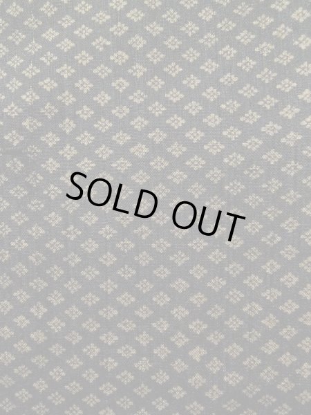 画像12: K1104Q  羽織 男性用着物 珍しい柄です。裏:更紗 シルク(正絹) ダークな  ブラウン(茶色), 花菱 【中古】 【USED】 【リサイクル】 ★★★☆☆ (12)