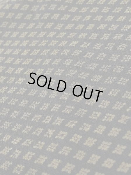 画像14: K1104Q  羽織 男性用着物 珍しい柄です。裏:更紗 シルク(正絹) ダークな  ブラウン(茶色), 花菱 【中古】 【USED】 【リサイクル】 ★★★☆☆ (14)