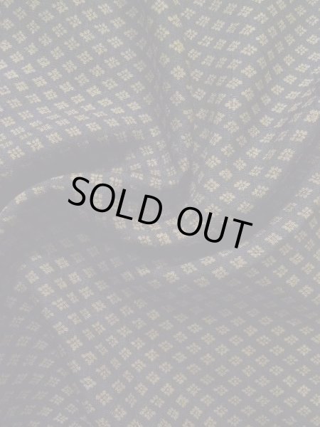 画像16: K1104Q  羽織 男性用着物 珍しい柄です。裏:更紗 シルク(正絹) ダークな  ブラウン(茶色), 花菱 【中古】 【USED】 【リサイクル】 ★★★☆☆ (16)