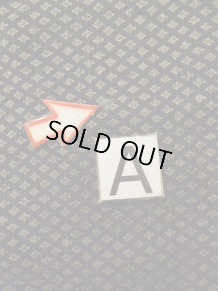 画像18: K1104Q  羽織 男性用着物 珍しい柄です。裏:更紗 シルク(正絹) ダークな  ブラウン(茶色), 花菱 【中古】 【USED】 【リサイクル】 ★★★☆☆ (18)