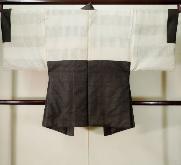 画像3: K1104R Mint  羽織 男性用着物 珍しい柄です シルク（正絹） 深い  ブラウン（茶色）, 小さな点々 【中古】 【USED】 【リサイクル】 ★★★★☆ (3)