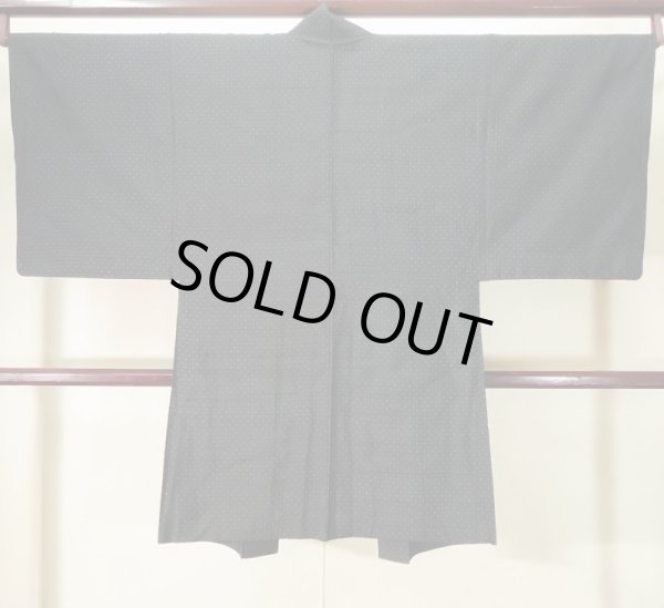 画像2: K1104S  羽織 男性用着物 珍しい柄です シルク（正絹）   黒, 小さな点々 【中古】 【USED】 【リサイクル】 ★★★☆☆ (2)