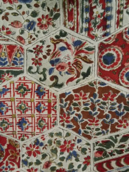 画像5: K1104S  羽織 男性用着物 珍しい柄です シルク（正絹）   黒, 小さな点々 【中古】 【USED】 【リサイクル】 ★★★☆☆ (5)